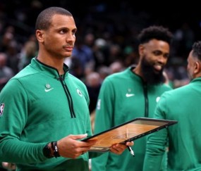 开云体育-全明星前马祖拉正式转正，绿军主帅一路走来够踏实