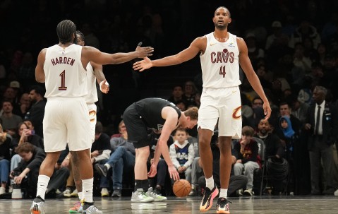 开云体育在线-阿特金森谈莫布里表现：只要把掩护做扎实了 哈登就能把球传给他