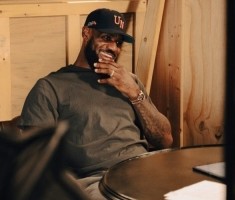 Windhorst：詹姆斯认为球迷想看纯粹关于篮球的播客是大错特错