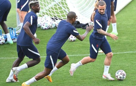 kaiyun体育-【利扎拉祖专栏】封闭+高温使法国如同无安全带跑车